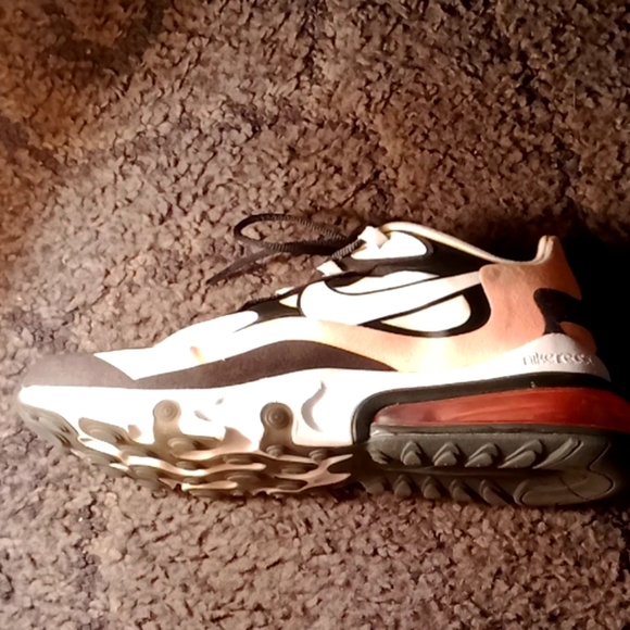 Nike Air Max 270 - Picture 3 of 4